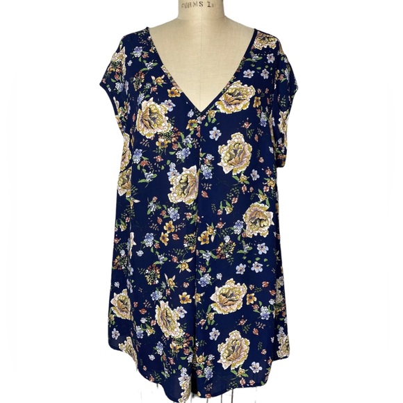 Halogen floral 1 piece v-neck tunic top - Picture 1 of 3